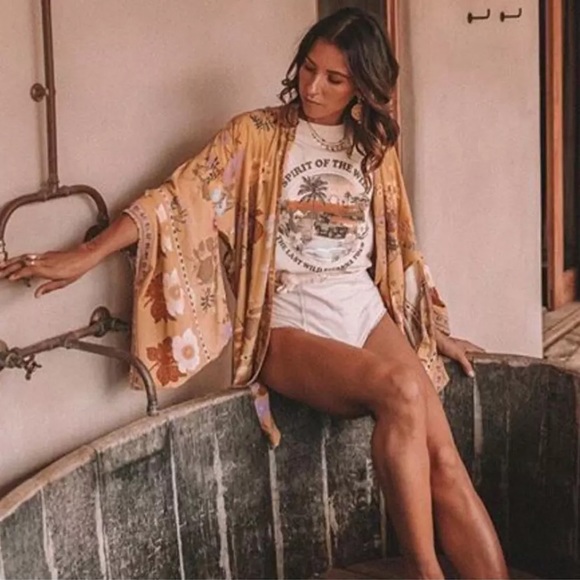 Tops - Spirit of the Wild Savannah Safari Graphic Tee